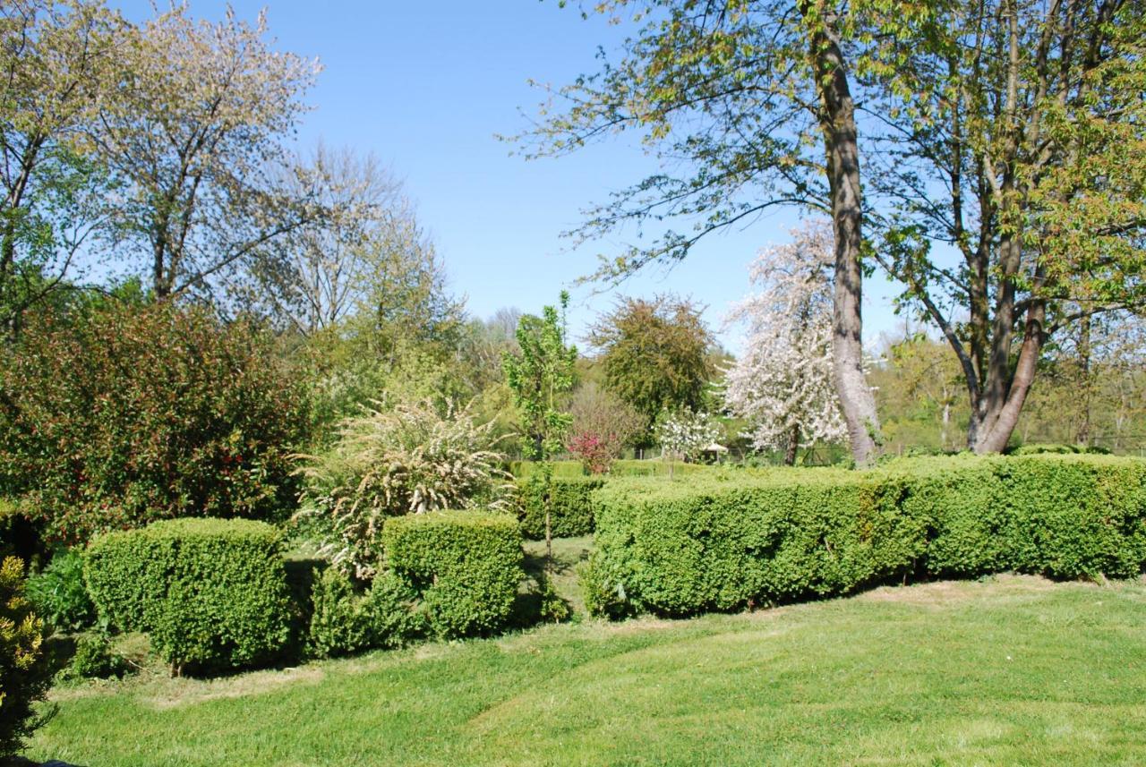Gites Aux Fleurs De Cerises Le Plessis-Luzarches Luaran gambar